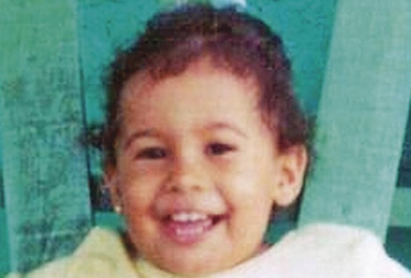 Mónica Serrano. Febrero 2003. 1 año y medio Desaparición forzada Arraiján Estatus: El Ministerio Público cerró el caso. Hay 11 personas confesas y condenadas. Nunca fue posible ubicar a la niña. Ante cualquier nuevo indicio puede darse la reapertura. Mónica Serrano. Febrero 2003. 1 año y medio Desaparición forzada Arraiján Estatus: El Ministerio Público cerró el caso. Hay 11 personas confesas y condenadas. Nunca fue posible ubicar a la niña. Ante cualquier nuevo indicio puede darse la reapertura.