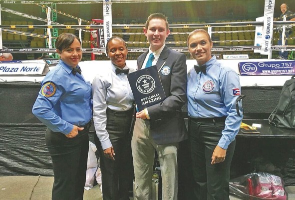 La panameña Aida Tejada (Izq.) junto a sus colegas en 2016, cuando impusieron un Récord Guinness en un pleito titular femenino en Venezuela. La panameña Aida Tejada (Izq.) junto a sus colegas en 2016, cuando impusieron un Récord Guinness en un pleito titular femenino en Venezuela.