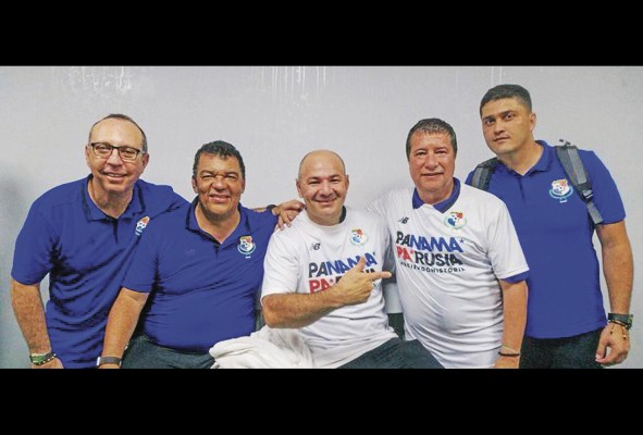 Condujo a la Selección de Panamá a la élite de los países que han clasificado a una Copa del Mundo. Ahora fungirá no como su mentor, sino como un duro estratega para disputarle el cupo mundialista. Condujo a la Selección de Panamá a la élite de los países que han clasificado a una Copa del Mundo. Ahora fungirá no como su mentor, sino como un duro estratega para disputarle el cupo mundialista.