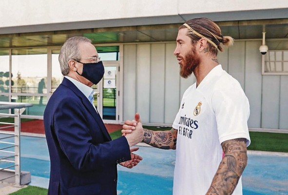 Hoy por hoy, las posiciones entre Sergio Ramos y el Real Madrid no podrían estar más alejadas. Hoy por hoy, las posiciones entre Sergio Ramos y el Real Madrid no podrían estar más alejadas.