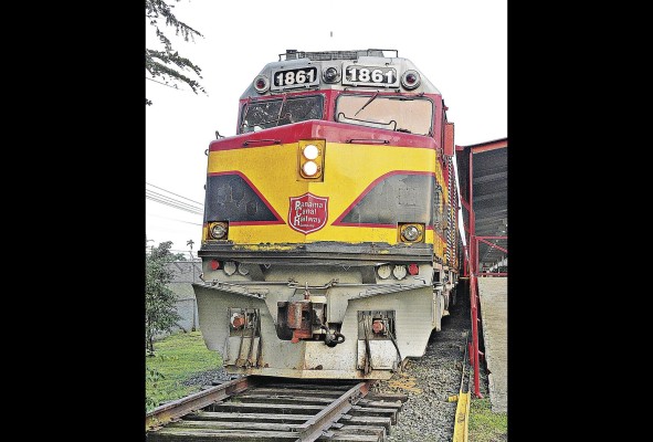 El Ferrocarril que une el Atlántico con el Pacífico permanece desde la época republicana. El Ferrocarril que une el Atlántico con el Pacífico permanece desde la época republicana.
