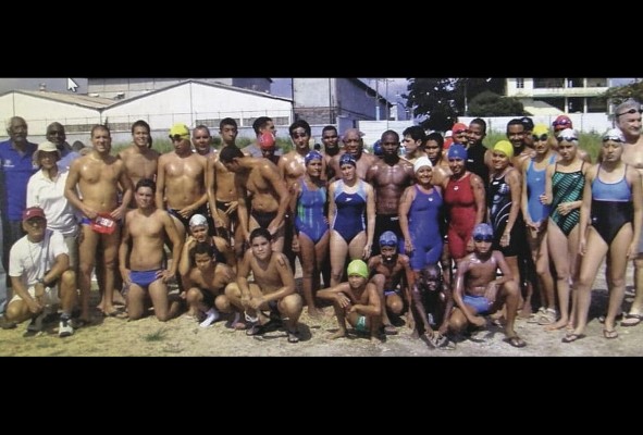 Ayarza se dirige a participantes y público en general, durante el acto de premiación en el Paseo Marino de Colón. Ayarza se dirige a participantes y público en general, durante el acto de premiación en el Paseo Marino de Colón.