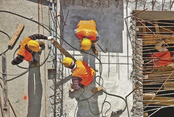 El sector de la construcción espera los pagos adeudados por el gobierno. El sector de la construcción espera los pagos adeudados por el gobierno.