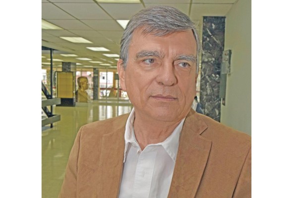 Gandásegui fue un asiduo columnista de 'La Decana'. Gandásegui fue un asiduo columnista de 'La Decana'.