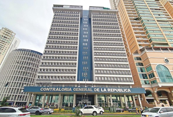 La Contraloría General de la República es la encargada de hacer las auditorías de los fondos del Estado. La Contraloría General de la República es la encargada de hacer las auditorías de los fondos del Estado.