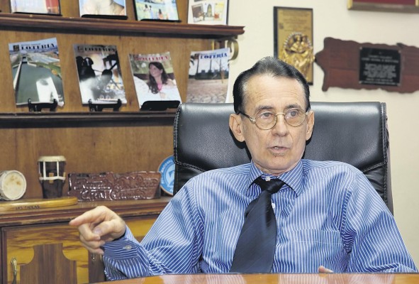 Rommel Escarreola. Historiador Docente universitario, es miembro de la Comisión Nacional de los Símbolos Patrios y del Consejo Editorial de la Revista Lotería, Rommel Escarreola. Historiador Docente universitario, es miembro de la Comisión Nacional de los Símbolos Patrios y del Consejo Editorial de la Revista Lotería,