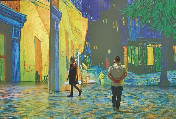 'Beyond Van Gogh: The Immersive Experience' busca darle un nuevo significado a las pinturas del artista. 'Beyond Van Gogh: The Immersive Experience' busca darle un nuevo significado a las pinturas del artista.
