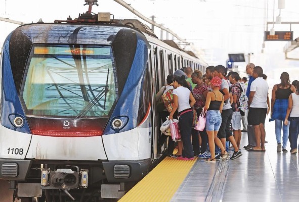 Los trabajadores utilizan el Metro como medida externa para llegar a sus trabajos, en medio de las protestas. Los trabajadores utilizan el Metro como medida externa para llegar a sus trabajos, en medio de las protestas.