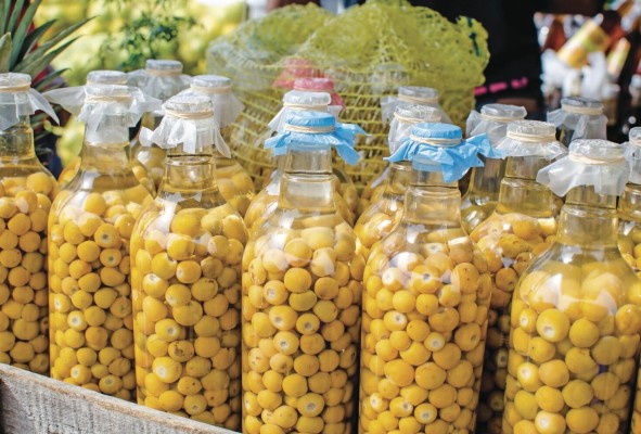 El nance se conserva en botellas con agua. De esta forma puede mantenerse por varios meses. El nance se conserva en botellas con agua. De esta forma puede mantenerse por varios meses.
