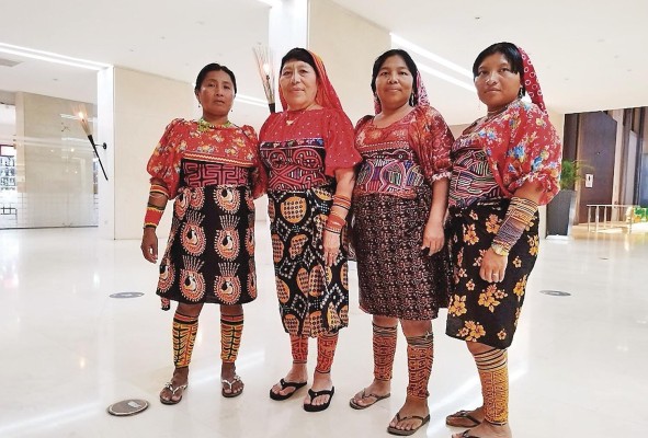 Molas de las madres, nuestras molas Molas de las madres, nuestras molas