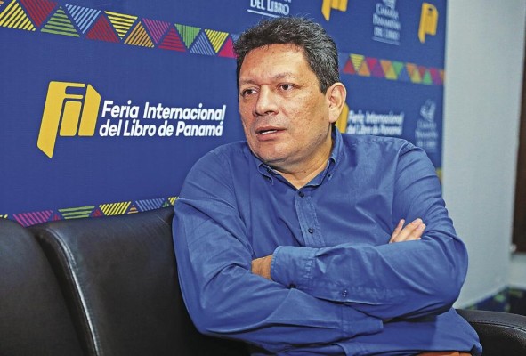 El escritor y poeta salvadoreño Jorge Galán El escritor y poeta salvadoreño Jorge Galán