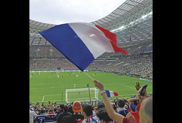 Fanáticos franceses durante la final de la Copa Mundial de la FIFA Rusia 2018. Fanáticos franceses durante la final de la Copa Mundial de la FIFA Rusia 2018.