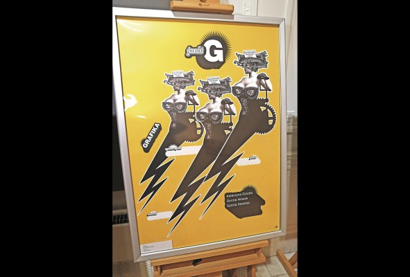 Los carteles que muestran a la mujer como “máquinas” y herramientas militares, fueron diseñadas por muejeres artistas polacas. Los carteles que muestran a la mujer como “máquinas” y herramientas militares, fueron diseñadas por muejeres artistas polacas.