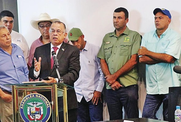 El ministro del Mida, Augusto Valderrama, durante su asistencia a la Asamblea Nacional. El ministro del Mida, Augusto Valderrama, durante su asistencia a la Asamblea Nacional.
