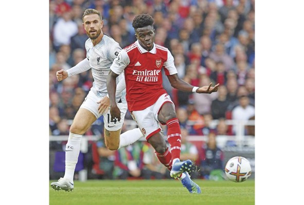 De la contribución del mediocampista inglés Bukayo Saka al rendimiento ofensivo del Arsenal, depende una buena cuota de la inclinación de la balanza hacia los gunners. De la contribución del mediocampista inglés Bukayo Saka al rendimiento ofensivo del Arsenal, depende una buena cuota de la inclinación de la balanza hacia los gunners.