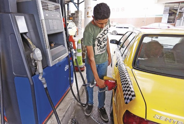 En las estaciones de servicio estará disponible la gasolina de 91 octanos y el diésel. En las estaciones de servicio estará disponible la gasolina de 91 octanos y el diésel.