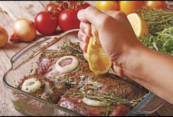 Ácidos como los de los cítricos, hacen las carnes más tiernas. Ácidos como los de los cítricos, hacen las carnes más tiernas.