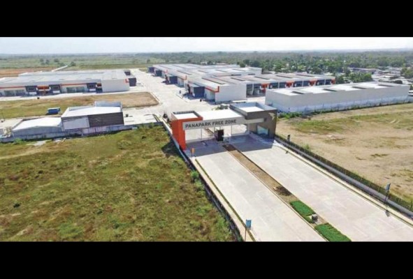 Panapark Free Zone es considerada la zona franca privada más grande de Panamá, y les permite a los inversionistas expandir su oportunidad de negocio. Panapark Free Zone es considerada la zona franca privada más grande de Panamá, y les permite a los inversionistas expandir su oportunidad de negocio.