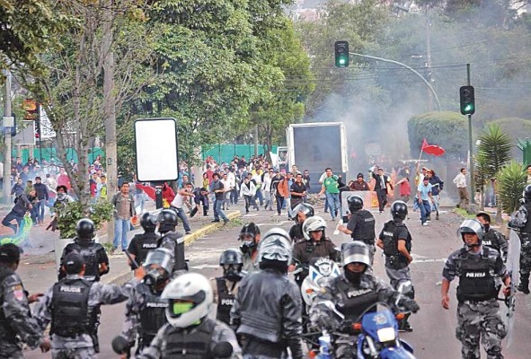 El diario 'El Universo' fue acusado de “calumnia e injuria” por el expresidente Rafael Correa. El diario 'El Universo' fue acusado de “calumnia e injuria” por el expresidente Rafael Correa.