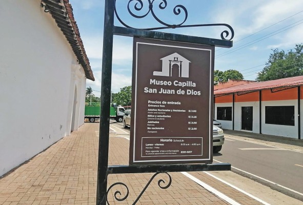 El museo ofrece a sus visitantes información histórica y cultural. El museo ofrece a sus visitantes información histórica y cultural.