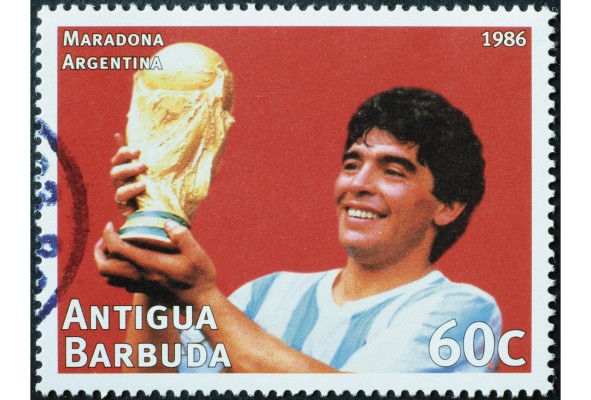 Diego Armando Maradona logró con la selección argentina y el club Nápoli títulos y momentos futbolísticos extraordinarios. Diego Armando Maradona logró con la selección argentina y el club Nápoli títulos y momentos futbolísticos extraordinarios.