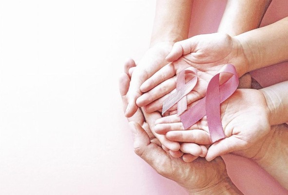 El lazo rosa se volvió símbolo de la lucha contra el cáncer de mama desde 1991, con el fin de crear conciencia sobre la enfermedad El lazo rosa se volvió símbolo de la lucha contra el cáncer de mama desde 1991, con el fin de crear conciencia sobre la enfermedad
