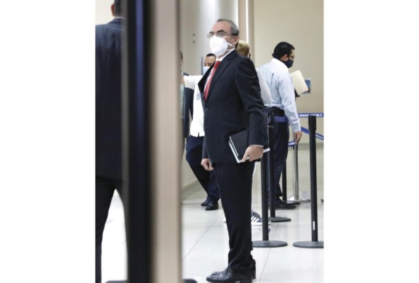 El exdirector del Consejo de Seguridad Rolando 'Picuiro' López, durante su llegada a la fiscalía. El exdirector del Consejo de Seguridad Rolando 'Picuiro' López, durante su llegada a la fiscalía.