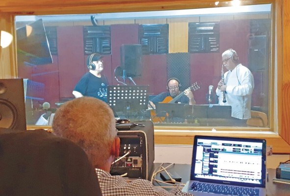 Grabación del tema 'Como rocío' Grabación del tema 'Como rocío'