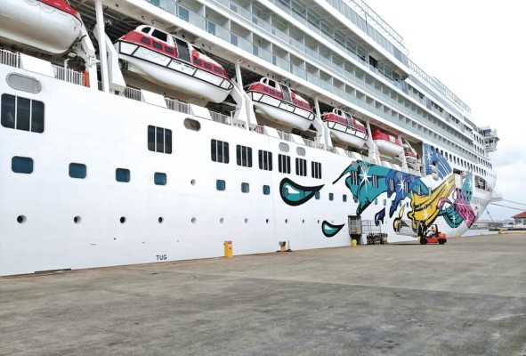Norwegian Cruise Line durante su primera visita al puerto Colón 2000 en marzo de 2022. Norwegian Cruise Line durante su primera visita al puerto Colón 2000 en marzo de 2022.