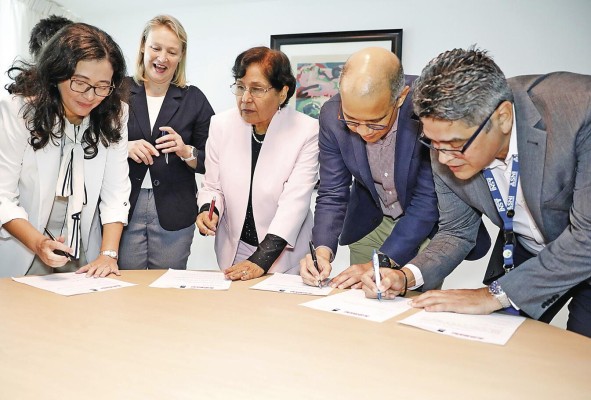 Unas 26 empresas y organizaciones firmaron el apcto. Unas 26 empresas y organizaciones firmaron el apcto.