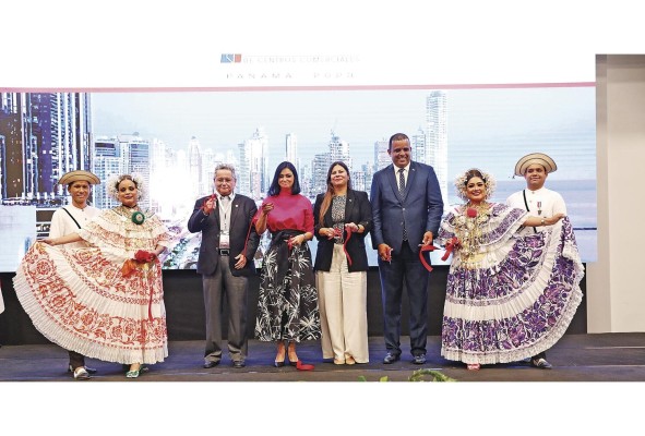 Las exposiciones son una vitrina al comercio mundial y un impulso más a la consolidación a la economía nacional. Las exposiciones son una vitrina al comercio mundial y un impulso más a la consolidación a la economía nacional.