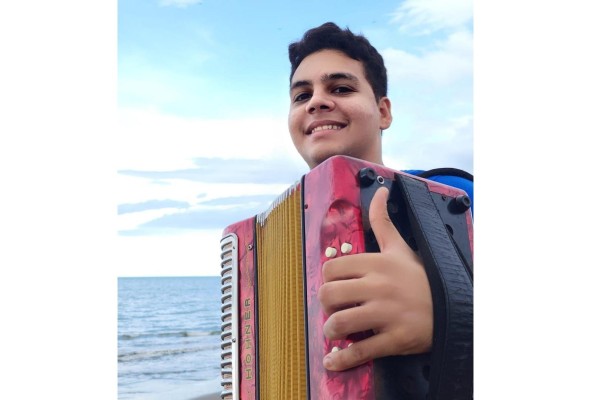 El músico Rommel López El músico Rommel López