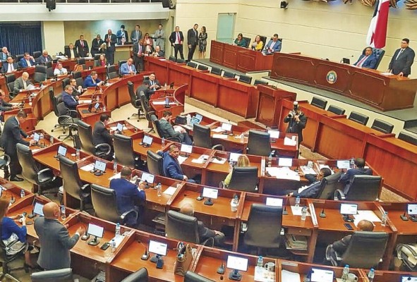 Con 43 votos a favor y 10 en contra se aprobó en segundo debate el proyecto de las reformas electorales. Con 43 votos a favor y 10 en contra se aprobó en segundo debate el proyecto de las reformas electorales.