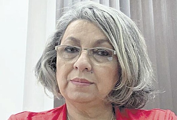 Mariafeli Domínguez. Escritora Es licenciada en Español, docente universitaria y miembro del Consejo Editorial de la revista Temas de nuestra América y de la revista de literatura Littera. Mariafeli Domínguez. Escritora Es licenciada en Español, docente universitaria y miembro del Consejo Editorial de la revista Temas de nuestra América y de la revista de literatura Littera.