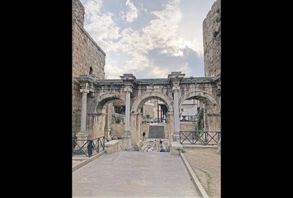 Puerta de Adriano en Antalya Puerta de Adriano en Antalya