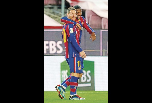 Afirmaciones y preguntas han surgido y surgirán, todo porque el nuevo partido que se le planteó a Messi en este inicio de año, no fue en la cancha si no en las páginas de un diario. Afirmaciones y preguntas han surgido y surgirán, todo porque el nuevo partido que se le planteó a Messi en este inicio de año, no fue en la cancha si no en las páginas de un diario.