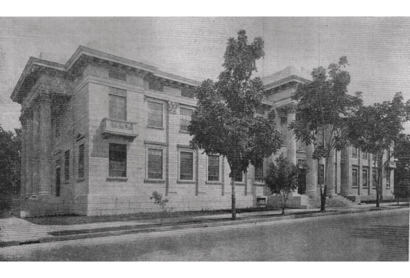 El Archivo Nacional sobre la calle Primera, La Exposición, hoy Avenida Perú en la ciudad de Panamá. El edificio esta próximo a cumplir 100 años desde su inauguración. El Archivo Nacional sobre la calle Primera, La Exposición, hoy Avenida Perú en la ciudad de Panamá. El edificio esta próximo a cumplir 100 años desde su inauguración.