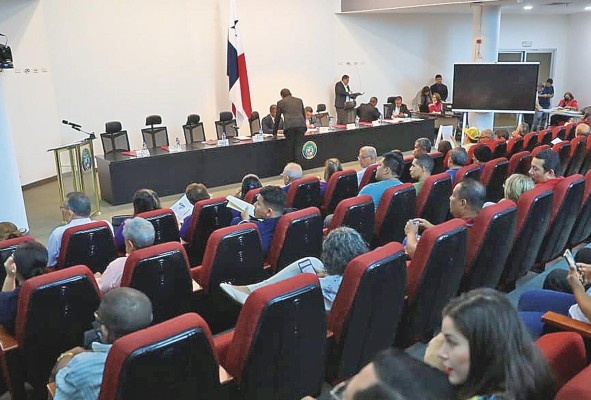 La Comisión de Trabajo mantiene en agenda el análisis del proyecto 748 que busca modificar la Ley Orgánica de la Caja de Seguro Social. La Comisión de Trabajo mantiene en agenda el análisis del proyecto 748 que busca modificar la Ley Orgánica de la Caja de Seguro Social.