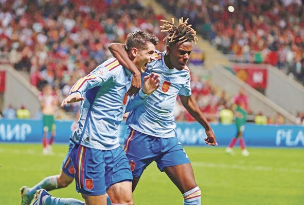Una generación de jóvenes entre quienes está Nico Williams, apoyada en la experiencia de referentes como Álvaro Morata, ha hecho de España una selección complicada para superarla. Una generación de jóvenes entre quienes está Nico Williams, apoyada en la experiencia de referentes como Álvaro Morata, ha hecho de España una selección complicada para superarla.