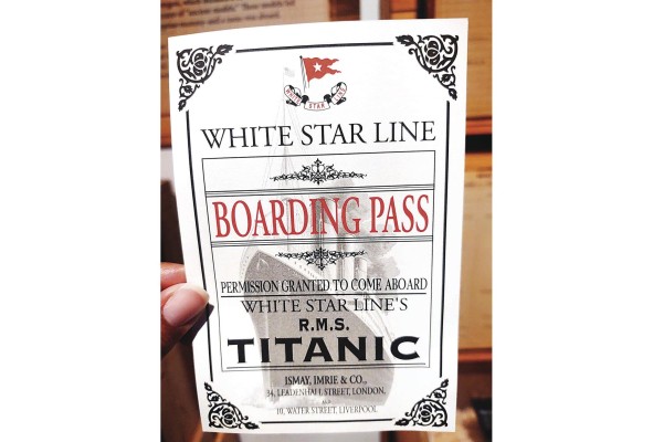 En la recepción del Titanic Artifact Exhibition te dan una tarjeta de abordaje de uno de los pasajeros o tripulantes, ya que al final del recorrido verás si sobreviviste o no al naufragio. En la recepción del Titanic Artifact Exhibition te dan una tarjeta de abordaje de uno de los pasajeros o tripulantes, ya que al final del recorrido verás si sobreviviste o no al naufragio.