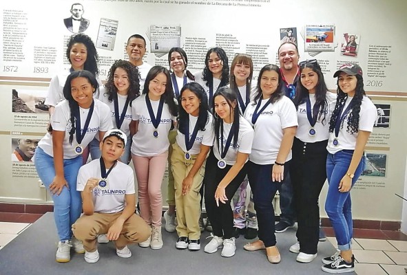 Algunos de los finalistas de Talenpro visitaron a 'La Decana' y contaron sus experiencias Algunos de los finalistas de Talenpro visitaron a 'La Decana' y contaron sus experiencias