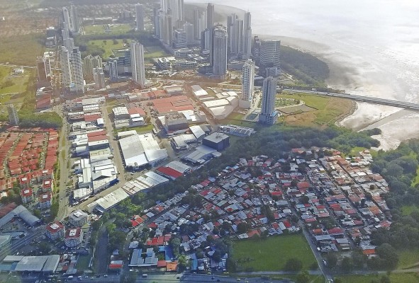 Villa del Rey y Parque Industrial Costa del Este serían dos de las áreas, junto al sitio de Panamá Viejo, con las mayores afectaciones debido al probable aumento del nivel del mar en 2050, según las proyecciones recientemente publicadas por MIAmbiente. Villa del Rey y Parque Industrial Costa del Este serían dos de las áreas, junto al sitio de Panamá Viejo, con las mayores afectaciones debido al probable aumento del nivel del mar en 2050, según las proyecciones recientemente publicadas por MIAmbiente.