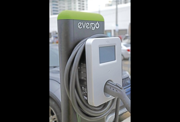 La sucursal cuenta con puntos de recargas para autos eléctricos. La sucursal cuenta con puntos de recargas para autos eléctricos.