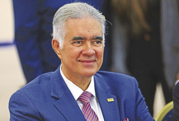 Julio De La Lastra, expresidente y miembro del Consejo Nacional de la Empresa Privada. Julio De La Lastra, expresidente y miembro del Consejo Nacional de la Empresa Privada.
