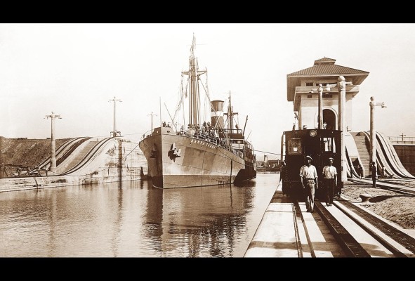 En sus 107 años de actividad, el Canal de Panamá ha potenciado el desarrollo del país y ha sido el facilitador del comercio mundial. En sus 107 años de actividad, el Canal de Panamá ha potenciado el desarrollo del país y ha sido el facilitador del comercio mundial.