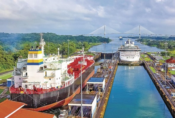 Los Desafíos del Canal de Panamá Los Desafíos del Canal de Panamá