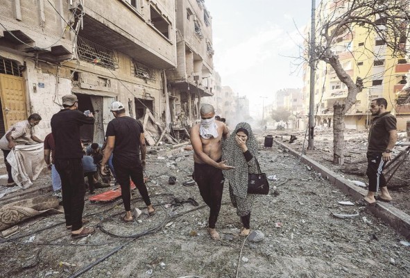 Solo en los últimos dos días, el número de víctimas por los bombardeos israelíes entre el martes y el miércoles contra el campo de refugiados de Yabalia, en el norte de la franja de Gaza, ha aumentado a 195 muertos y 777 heridos. Solo en los últimos dos días, el número de víctimas por los bombardeos israelíes entre el martes y el miércoles contra el campo de refugiados de Yabalia, en el norte de la franja de Gaza, ha aumentado a 195 muertos y 777 heridos.