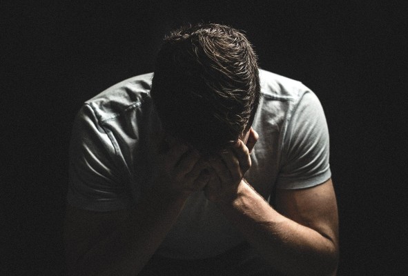 Un estudio de 2016 indicó que, 10 mil hombres en EE.UU. sufrían de baja autoestima por apariencia física, desempeño sexual, logros académicos o provisión familiar. Un estudio de 2016 indicó que, 10 mil hombres en EE.UU. sufrían de baja autoestima por apariencia física, desempeño sexual, logros académicos o provisión familiar.