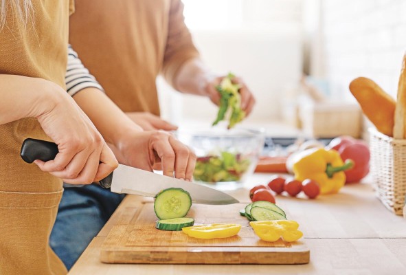 Una alimentación saludable es crucial para evitar la obesidad y llevar una vida sexual plena Una alimentación saludable es crucial para evitar la obesidad y llevar una vida sexual plena