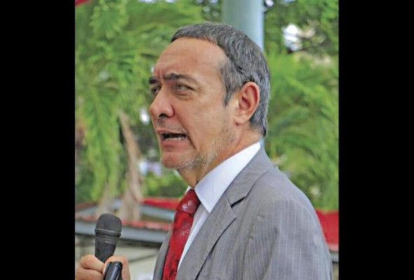 Hernando Franco Muñoz Es decano de la Facultad de Derecho y Ciencias Políticas de la UP desde el 16 de septiembre de 2016 y fue presidente del Consejo Judicial. Es abogado especializado en derecho administrativo y autor. Hernando Franco Muñoz Es decano de la Facultad de Derecho y Ciencias Políticas de la UP desde el 16 de septiembre de 2016 y fue presidente del Consejo Judicial. Es abogado especializado en derecho administrativo y autor.